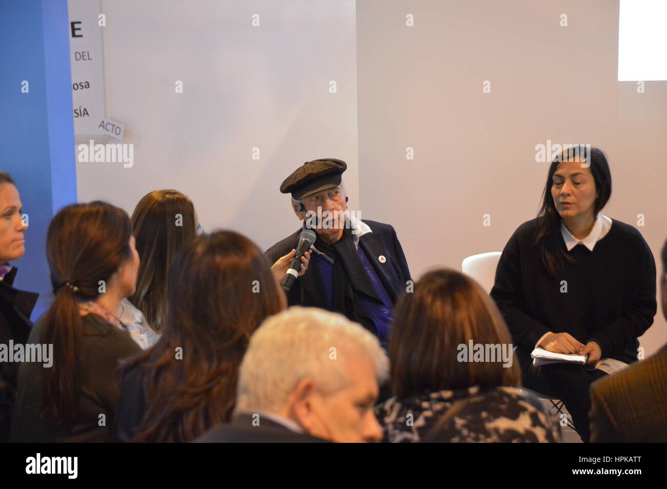 Madrid, Spagna. Il 22 febbraio, 2017. Lezione del pittore e scultore Julio Le Parc nell arco di Madrid International art fair. ARCO, apre le sue porte ai collezionisti e il pubblico in generale. Quest'anno, l'Argentina ha una presenza di spicco come un paese ospite. Credito: EnriquePSans/Alamy Live News Foto Stock