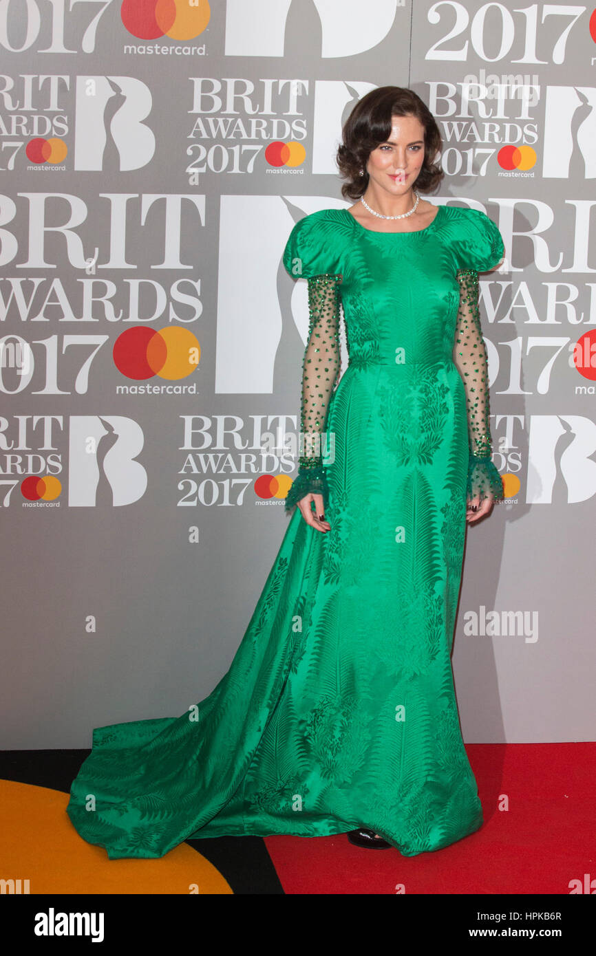 Londra, Regno Unito. Il 22 febbraio, 2017. Eliza Cummings. Tappeto rosso arrivi per il 2017 BRIT Awards presso l'Arena O2. Credito: Bettina Strenske/Alamy Live News Foto Stock