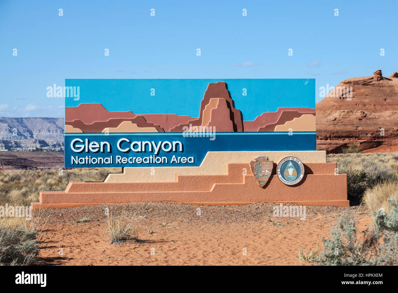 Pagina, Arizona, Stati Uniti d'America - 17 Ottobre 2016: Glen Canyon National Recreation Area entrata segno nel nord del deserto dell'Arizona. Foto Stock
