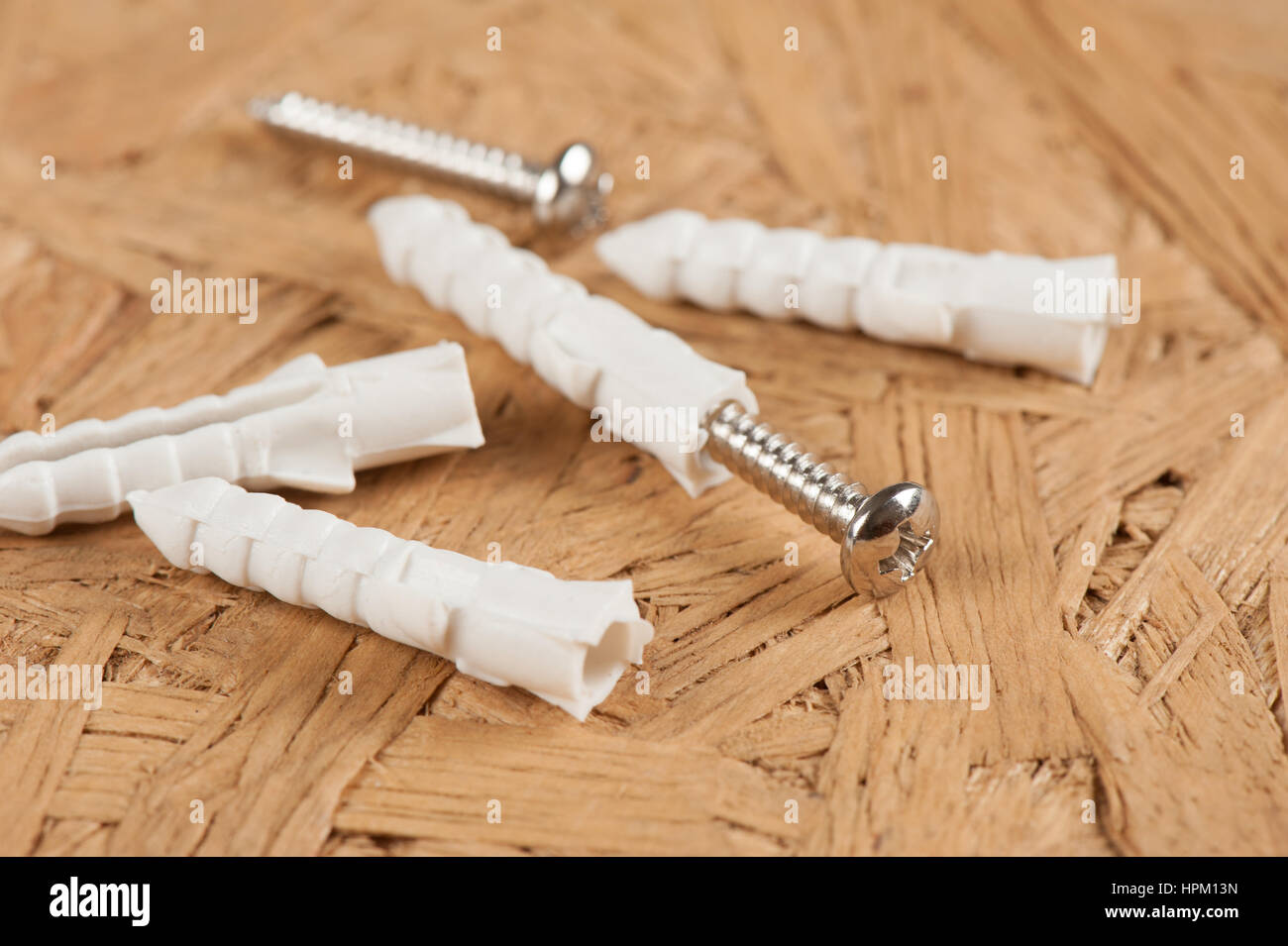 Primo piano il mucchio della vite in plastica e a cavallo di grano Foto Stock