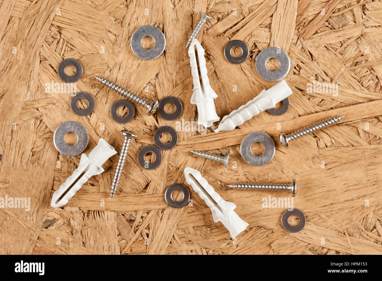 Closeup mucchio di vite, vite tampone rondella in plastica e a cavallo di grano Foto Stock