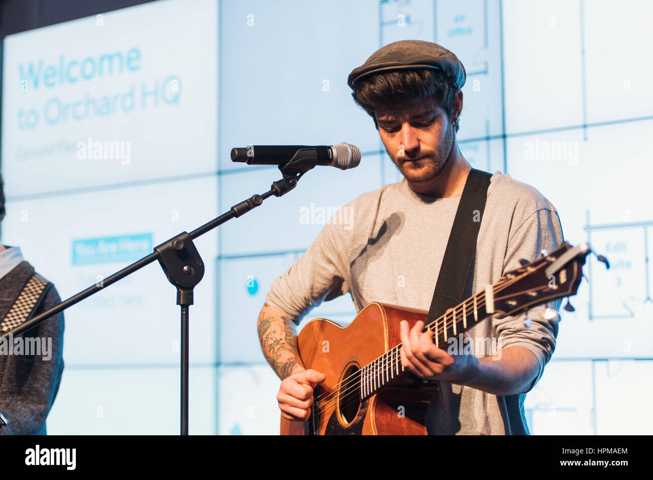 Duo gallese "l'arca", ex concorrenti su la voce ad esibirsi sul palco in occasione di un evento a Cardiff, Regno Unito. Foto Stock