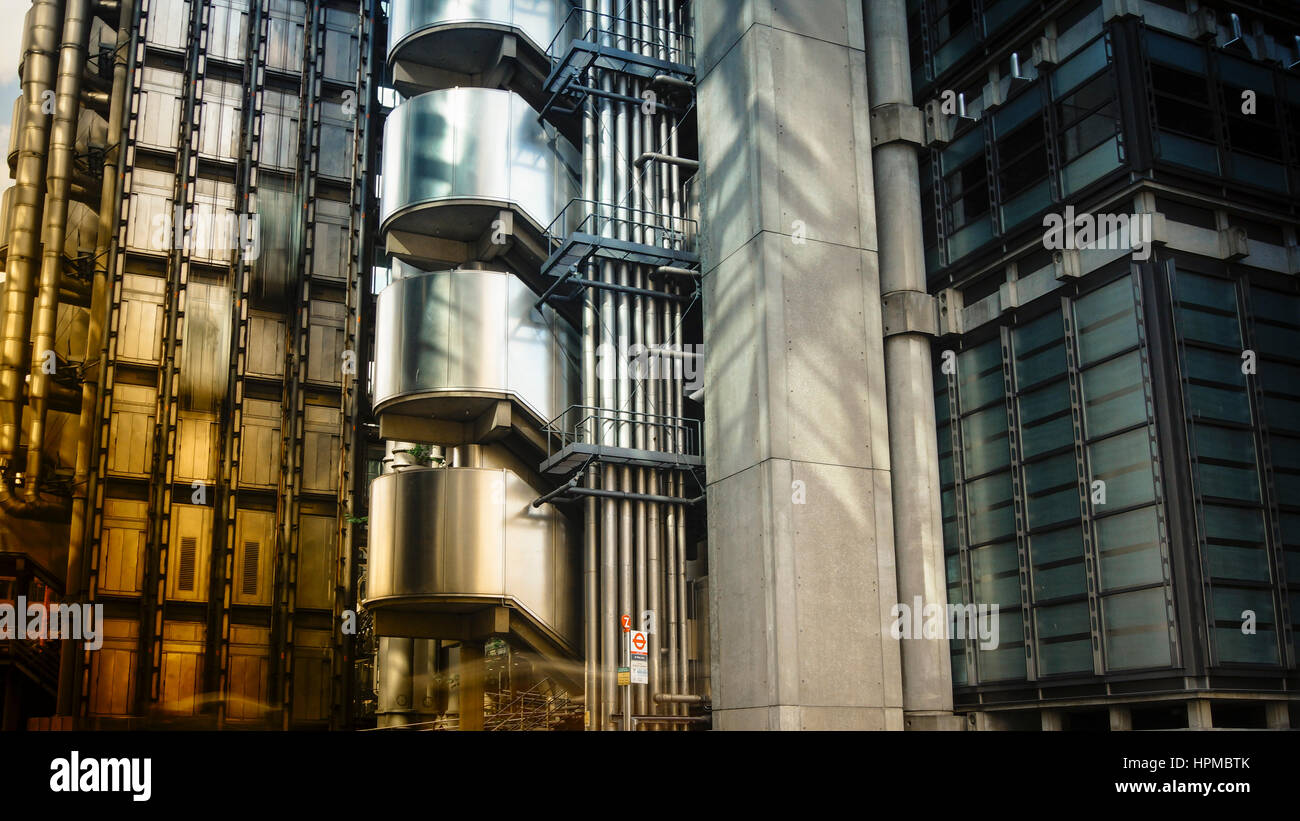 Foto di Lloyds edificio a Londra, Inghilterra. Esposizione lunga. Foto Stock