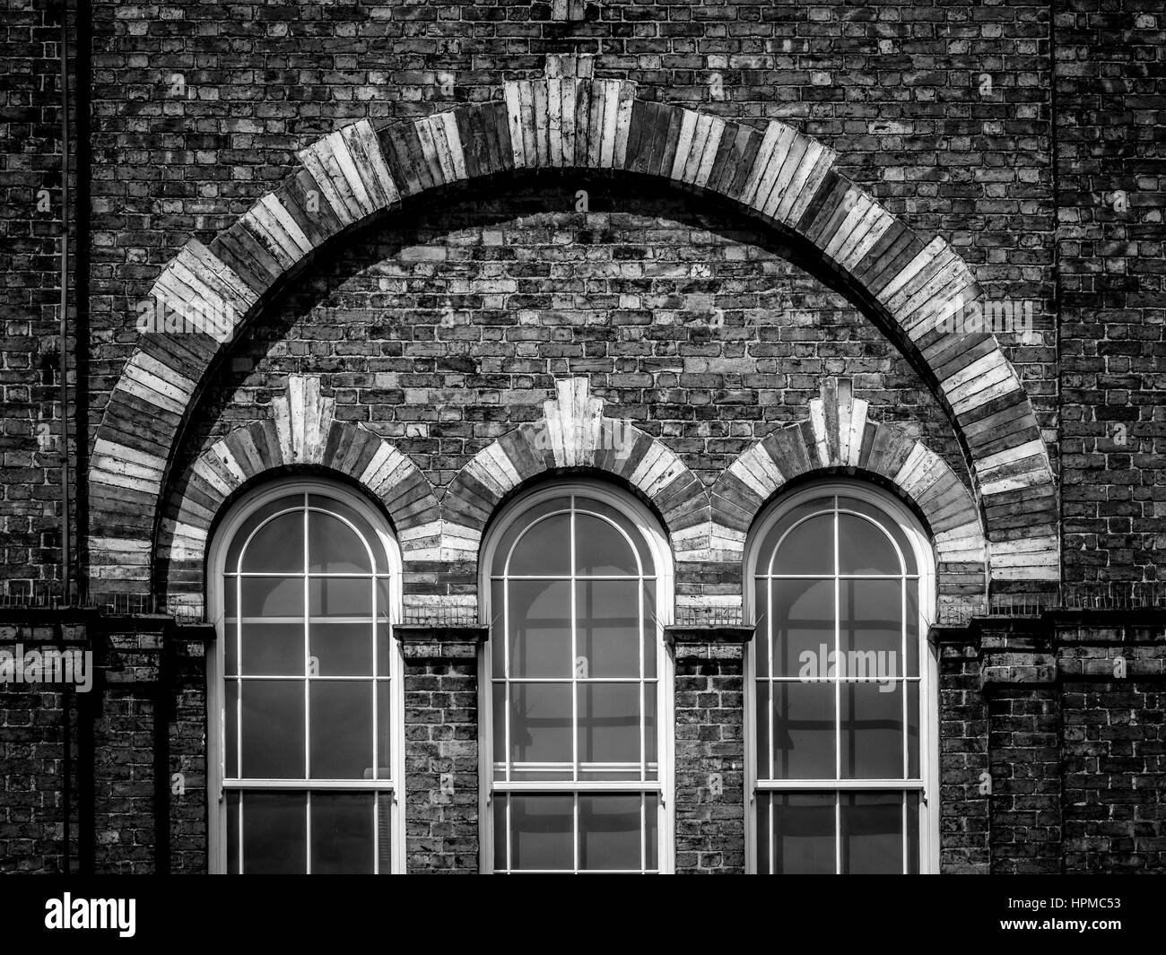 Dettagli architettonici in cotto su Clock Tower Building, Easingwold, nello Yorkshire, Regno Unito. Foto Stock