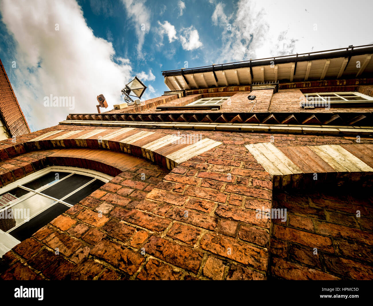 Dettagli architettonici in cotto su Clock Tower Building, Easingwold, nello Yorkshire, Regno Unito. Foto Stock
