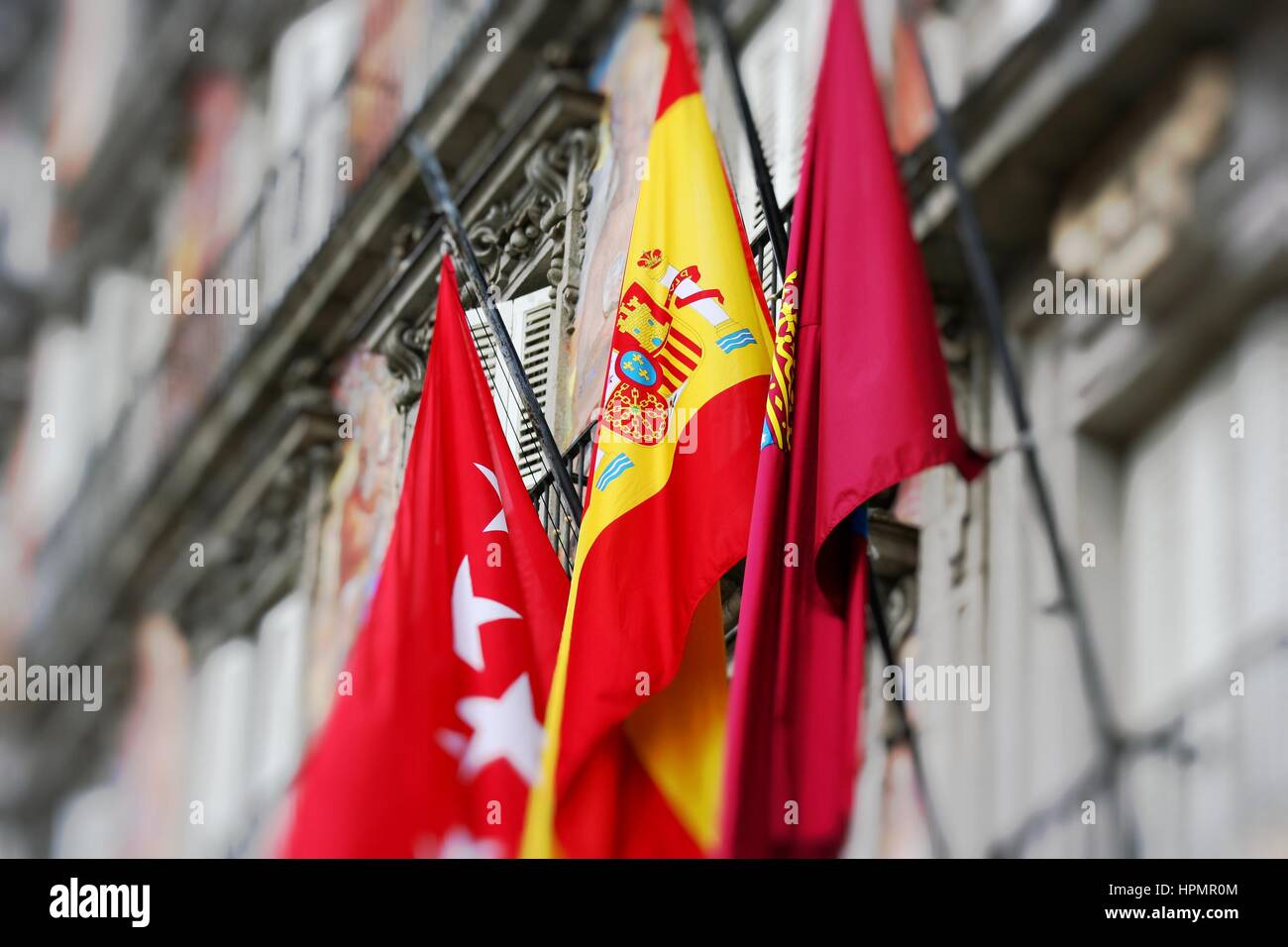 Dettaglio di una facciata decorata e balconi a Palza Mayor, Madrid, Spagna. Foto Stock