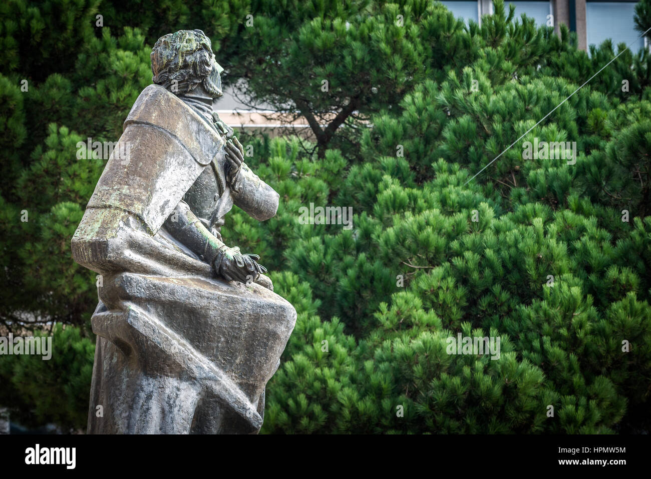 Statua del poeta portoghese, drammaturgo, scrittore e uomo politico Almeida Garrett di fronte a Porto City Hall, Portogallo Foto Stock