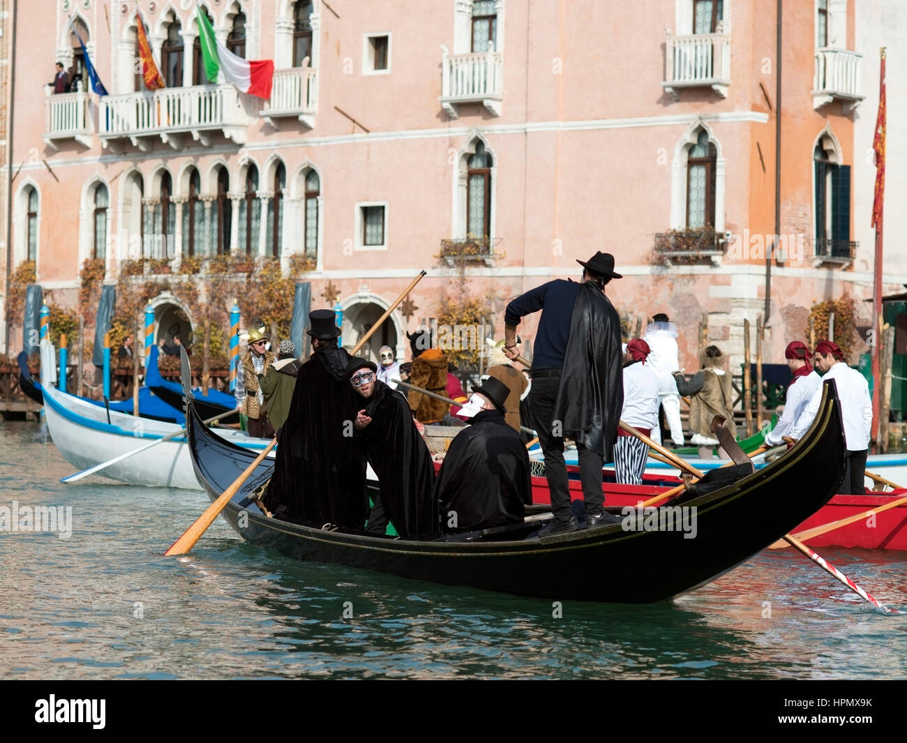 Sfilata di apertura del Carnevale di Venezia 2017, sul Canal Grande Foto Stock