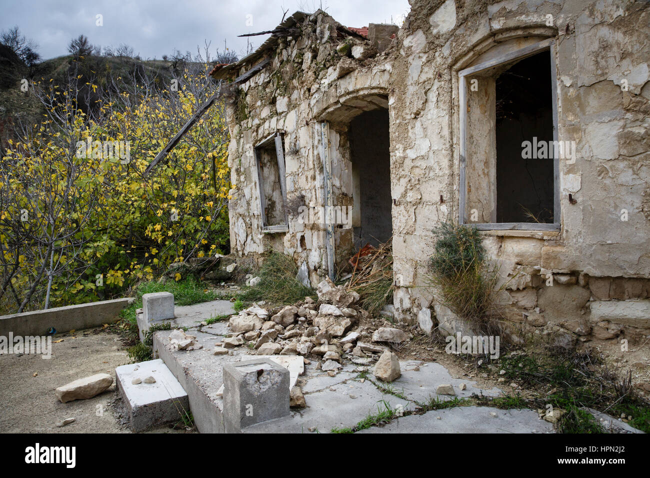 Il villaggio abbandonato di vecchi Theletra, Cipro Foto Stock