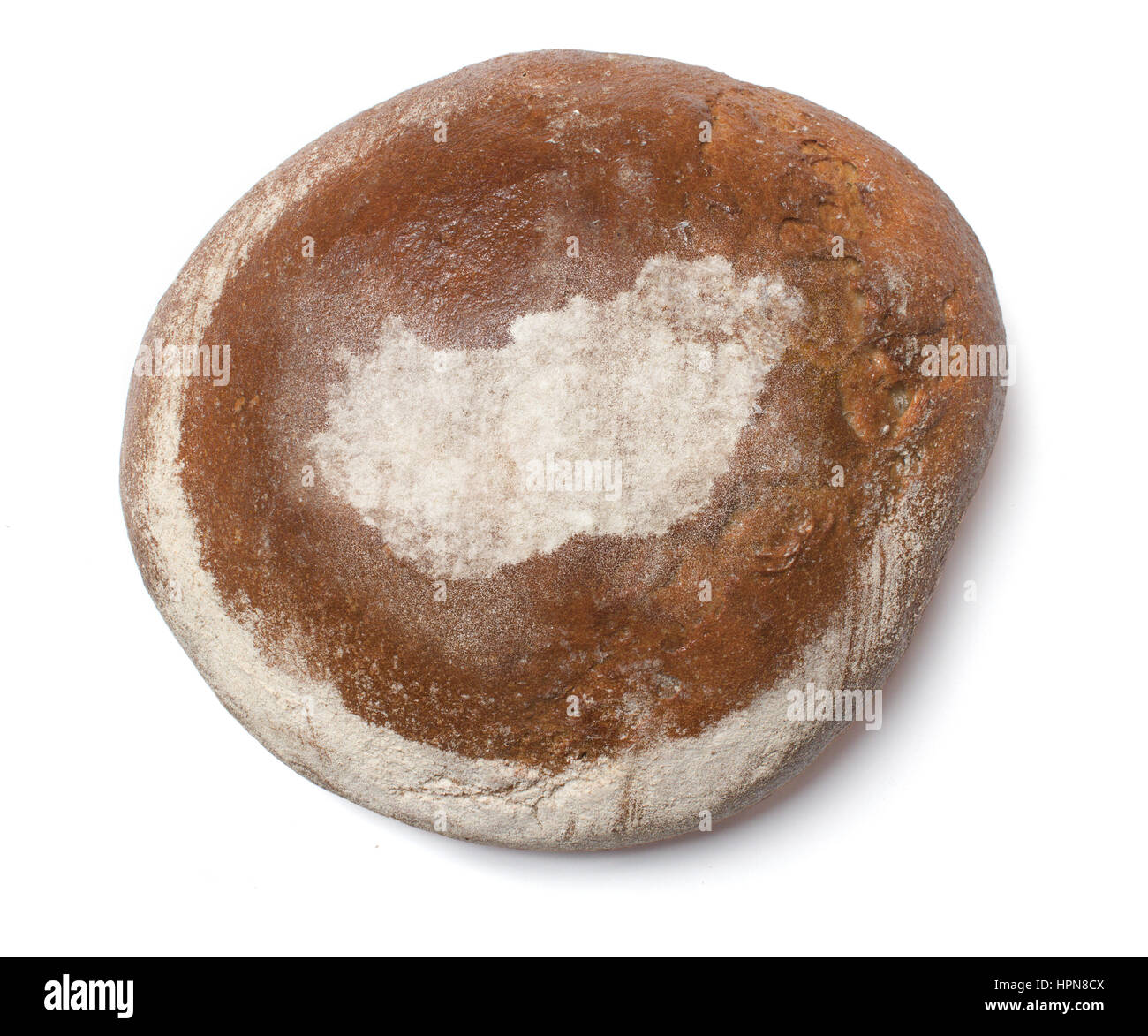 Un pane appena sfornato pagnotta di pane ricoperte con la farina di segale in forma di Ungheria.(serie) Foto Stock