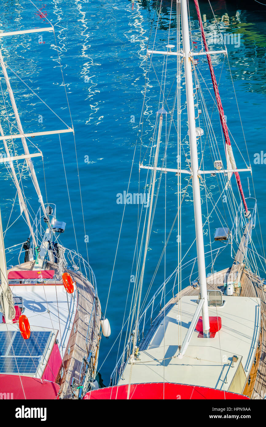 Yachts vista in elevazione, turco barche in legno barche turco, crociera blu, mavi tur, ahsap tekne Foto Stock
