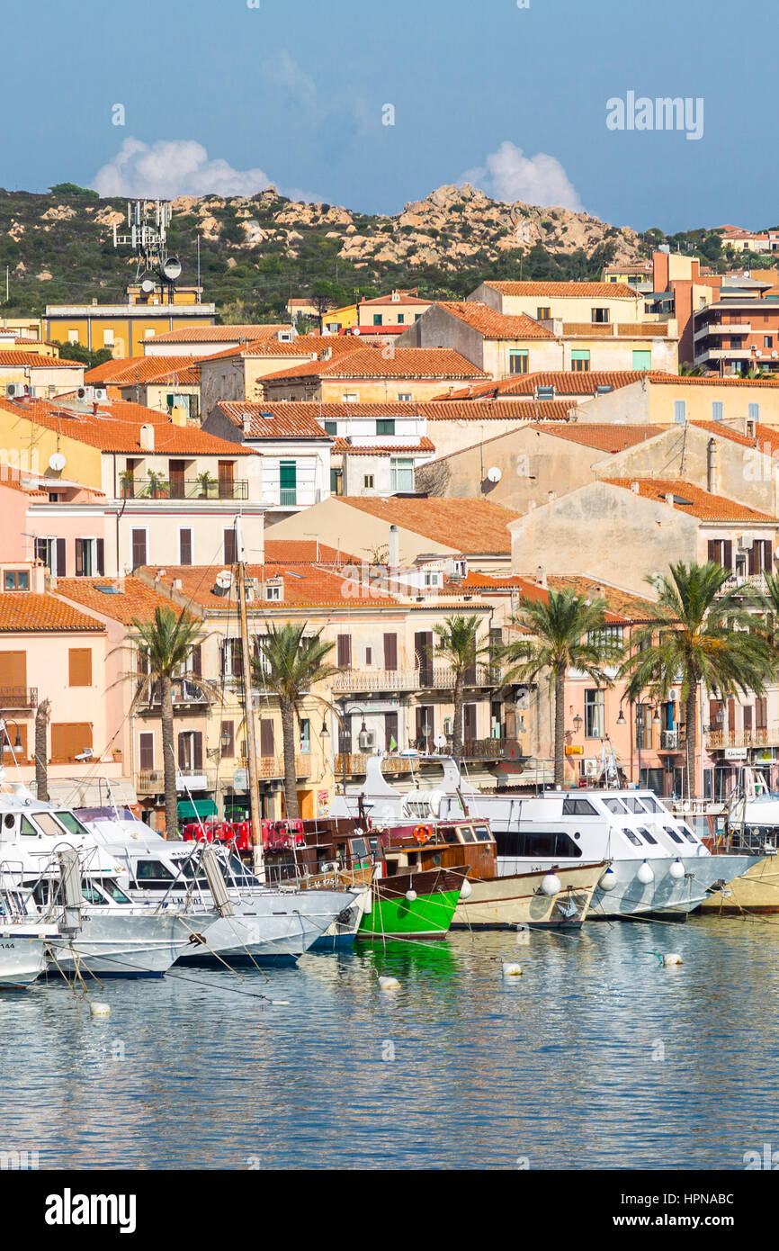Vista del porto di La Maddalena dal traghetto, Nord Sardegna, Italia Foto Stock