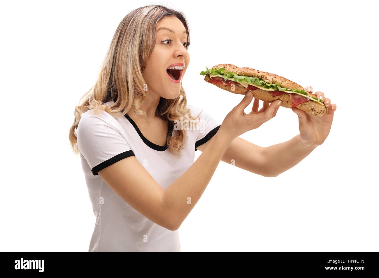 Giovane donna di mangiare un panino isolati su sfondo bianco Foto Stock