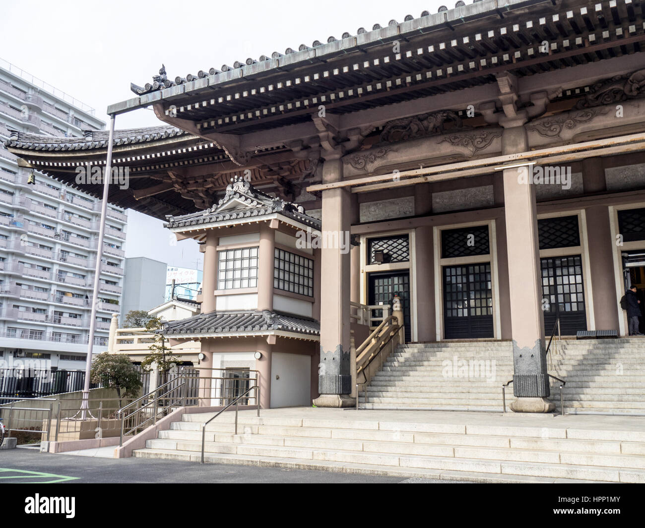 Honzan Higashihongan-ji, un tempio buddista nel quartiere di Asakusa, Taito Ward Tokyo centrale. Foto Stock