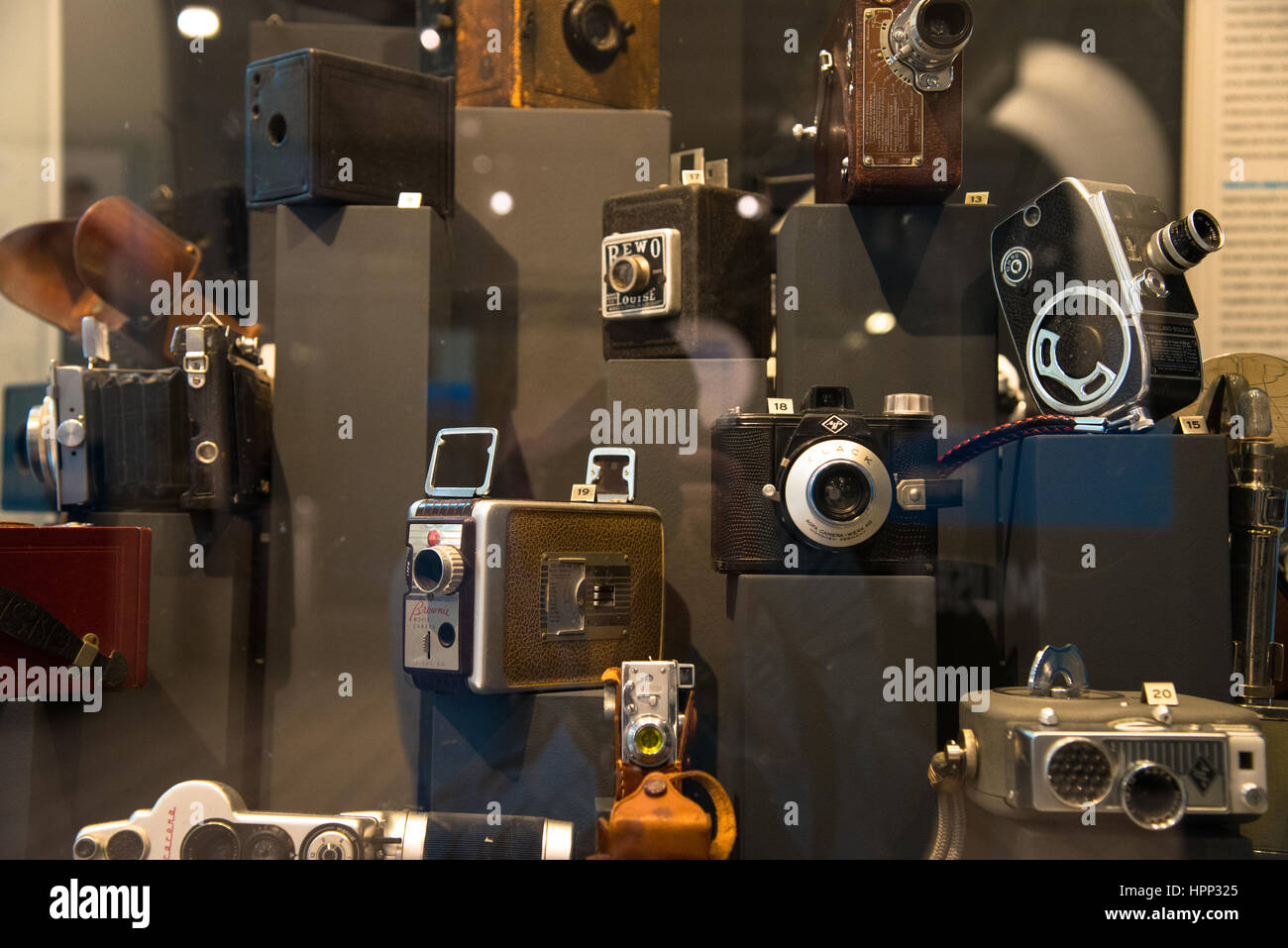 Set di vecchio stile macchine fotografiche presso il museo Foto Stock