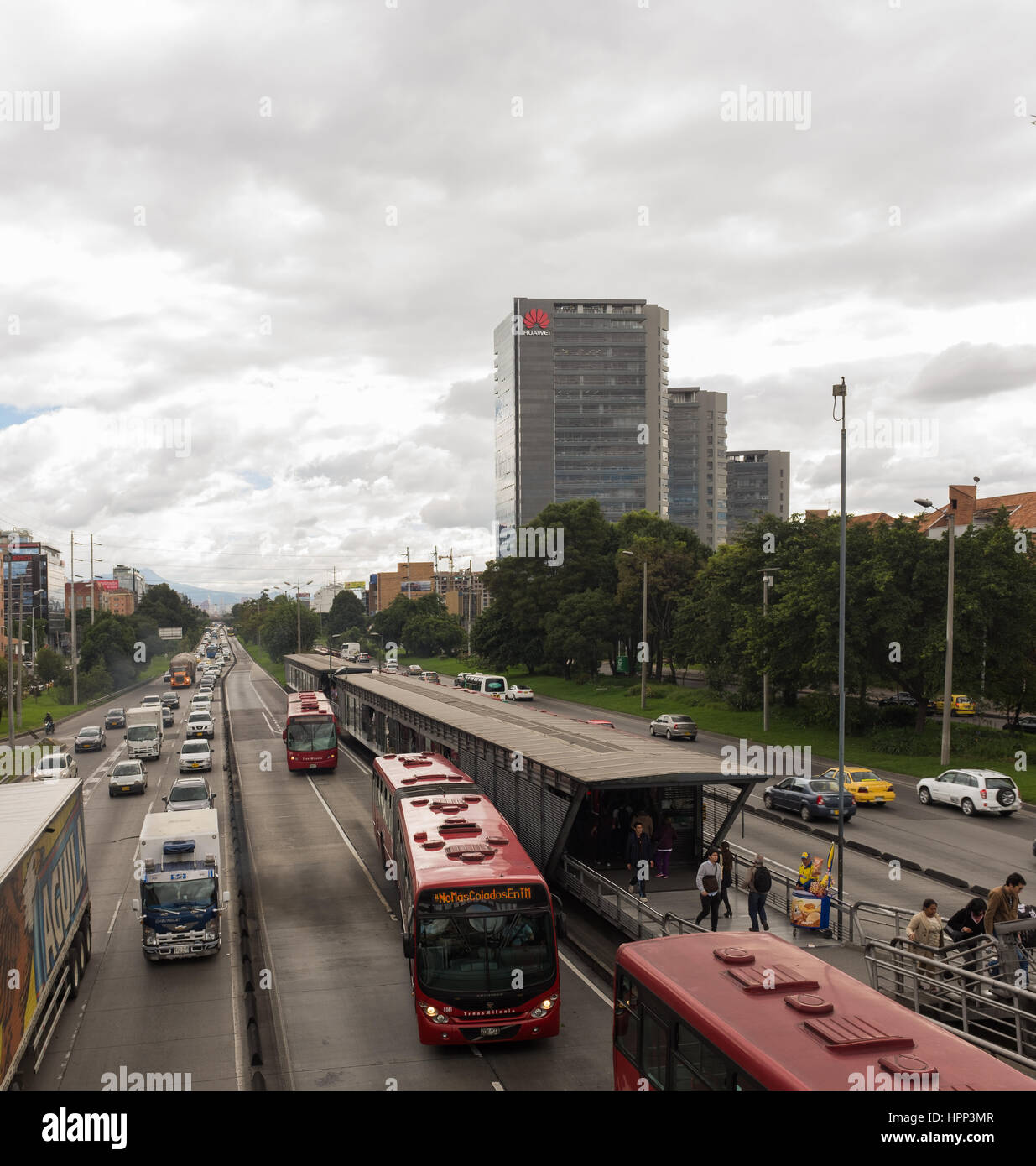 Bogotà - Colombia, 25 gennaio. La Transmilenio (BRT sistema che serve di Bogotà) nell'Autopista Norte in Bogotá, Colombia il 25 gennaio 2017. Foto Stock