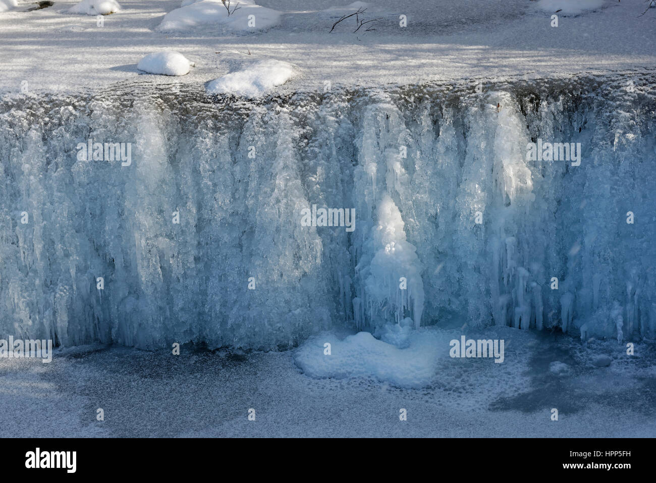 Flusso congelato, Schellbach, il gelo invernale, Bad Heilbrunn, Alta Baviera, Baviera, Germania Foto Stock