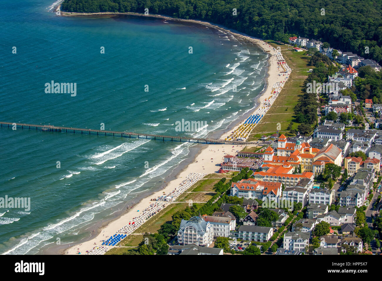 Spiaggia con spa house, Baltico seaside resort Binz, costa baltica, Meclemburgo-Pomerania, Germania Foto Stock