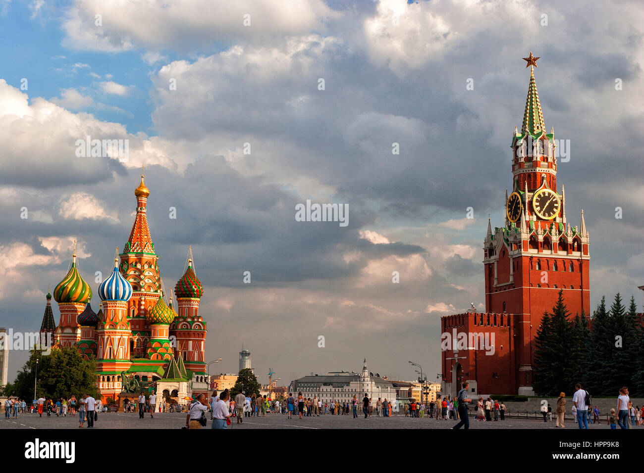 La Russia, Mosca, Piazza Rossa, san Basilio - la cattedrale e la Torre Spasskaya Foto Stock