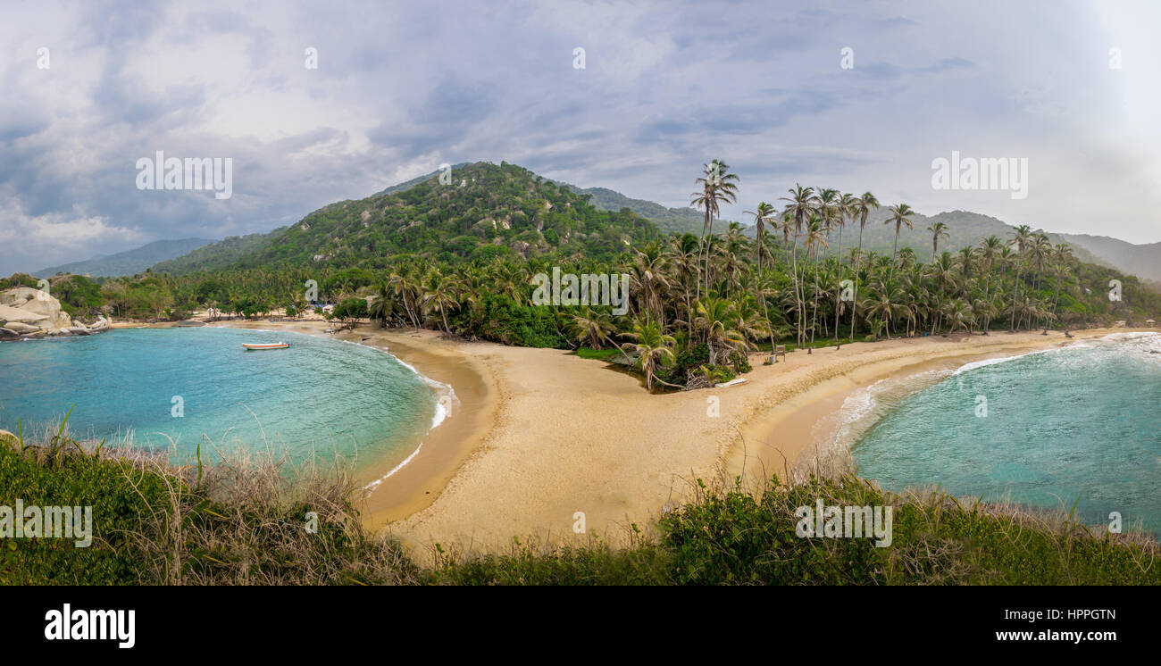 Vista panoramica di entrambe le spiagge a Cabo San Juan - Tayrona Parco Naturale Nazionale, Colombia Foto Stock