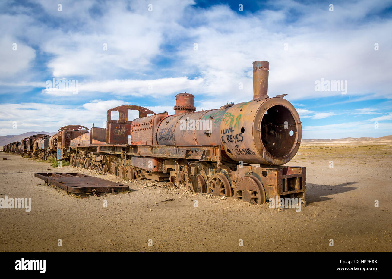 Abbandonato il vecchio arrugginito in treno in treno cimitero, Bolivia Foto Stock