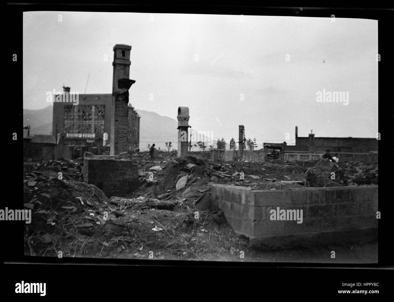 Edificio bombardato in Corea durante la Guerra di Corea agli inizi degli anni cinquanta. Foto Stock