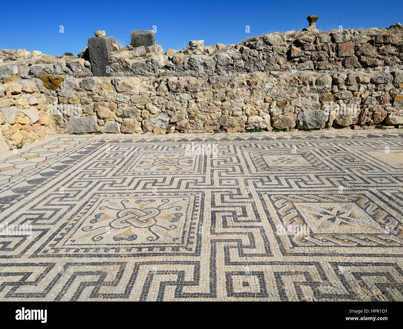 Ampio complesso di rovine della città romana Volubilis - di antica città capitale della Mauritania nella parte centrale del Marocco dalla città di Meknes. Il Foto Stock