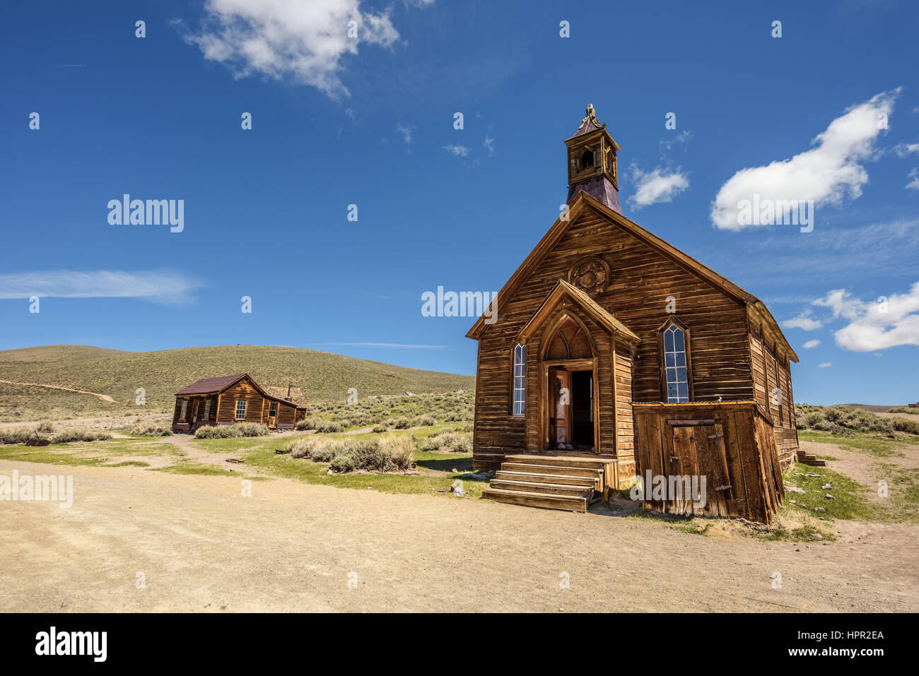 Chiesa di legno in Bodie ghost town, California. Bodie è uno storico parco dello stato da un Gold Rush era nelle colline Bodie est della Sierra Nevada. Foto Stock