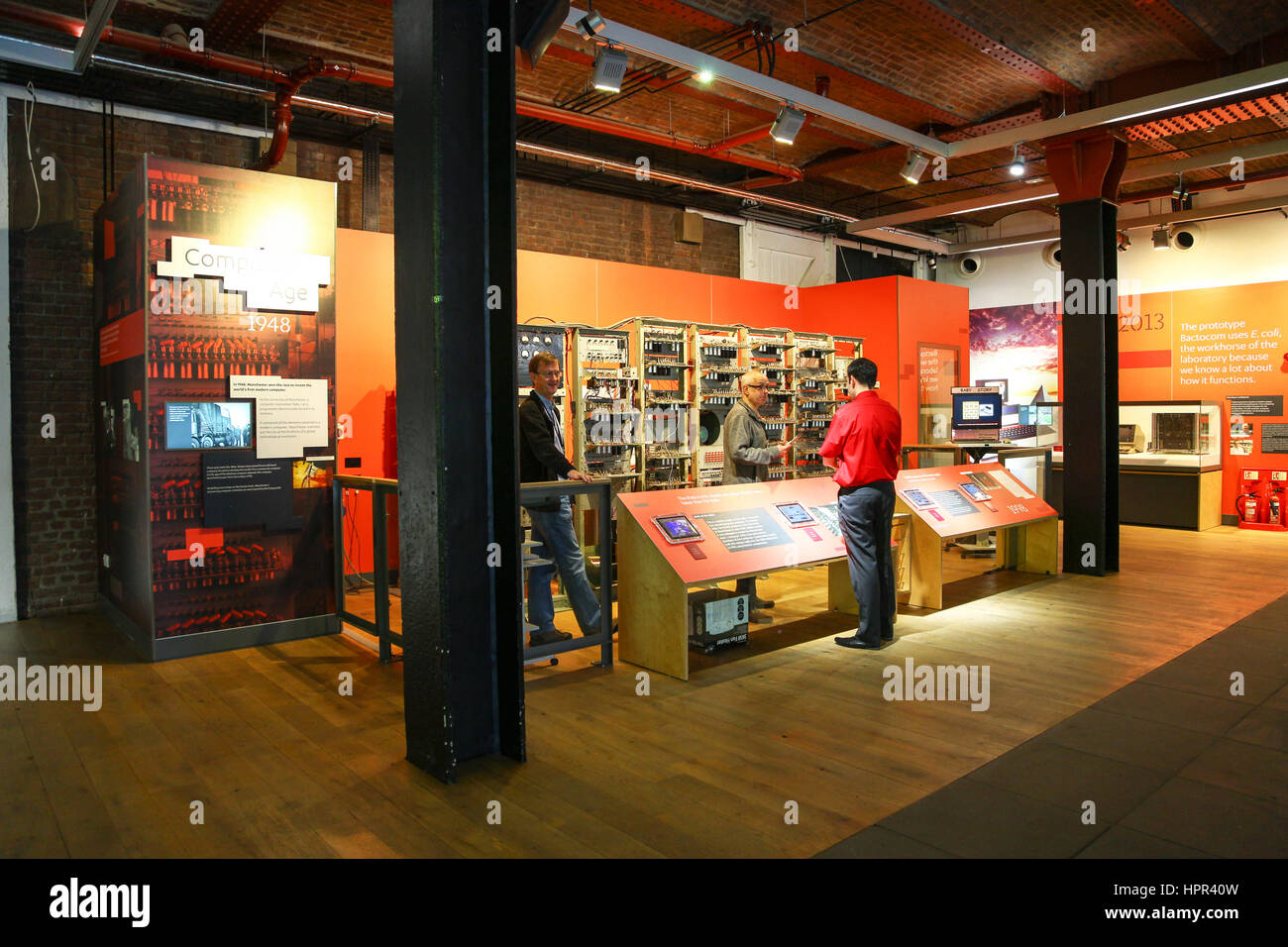 Una replica del Small-Scale Macchina sperimentale (SSEM) computer, soprannominata Baby al Manchester il Museo della Scienza e dell'industria, England, Regno Unito Foto Stock