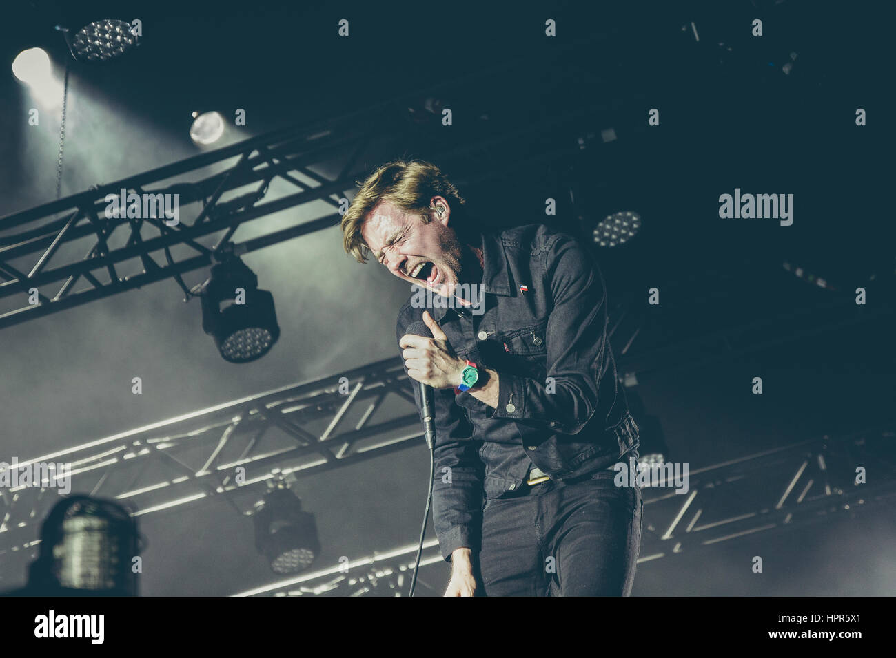 Ricky Wilson - Kaiser Chiefs che si esibisce dal vivo all'Echo Arena di Liverpool Foto Stock