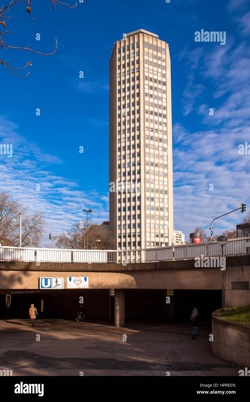 L'Europa, in Germania, in Renania settentrionale-Vestfalia, Colonia, l'edificio alto Ringturm al Ebert square, ingresso alla metropolitana. Foto Stock