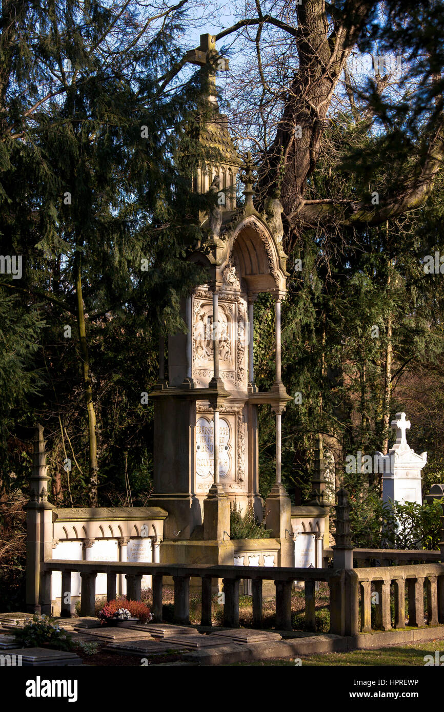 L'Europa, Germania, Colonia, vecchia tomba presso il cimitero Melaten. Foto Stock