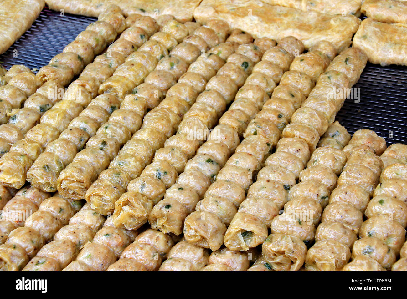 Il granchio cinese rotoli in Thai mercato locale Foto Stock