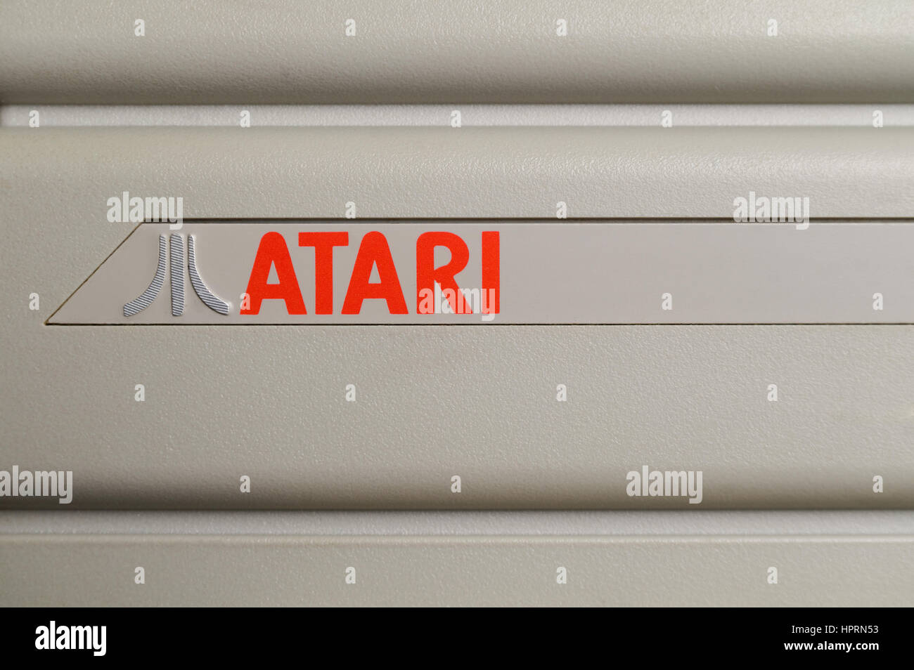 Logo Atari sul vecchio 8 bit computer Foto Stock
