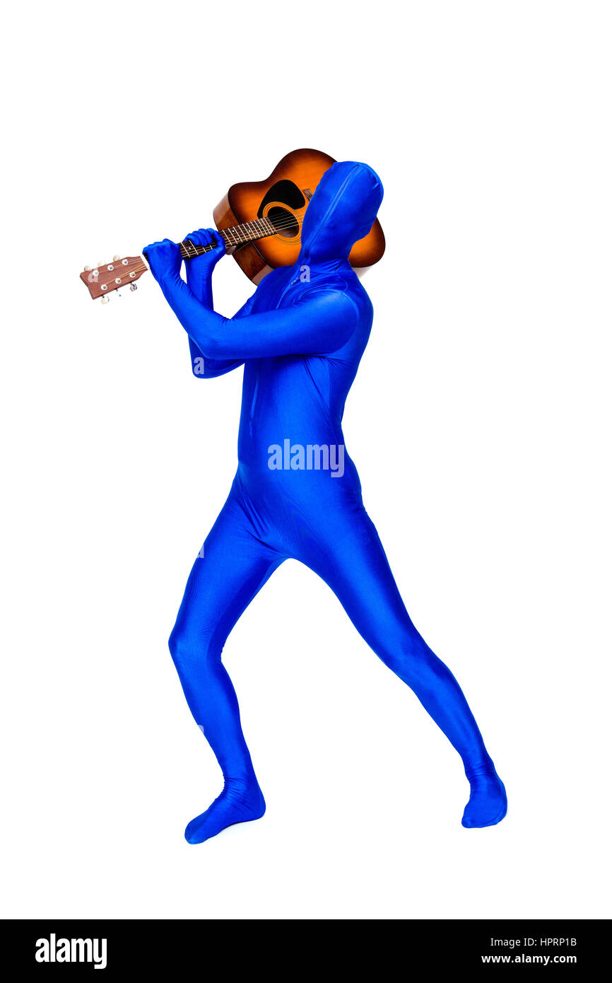 Misterioso uomo blu in morphsuit tenendo la chitarra Foto Stock