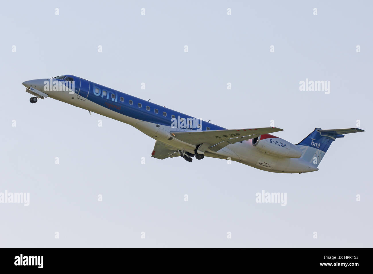 BMI regionali Embraer ERJ-145 G-RJXR in partenza dall'aeroporto di Southampton Foto Stock