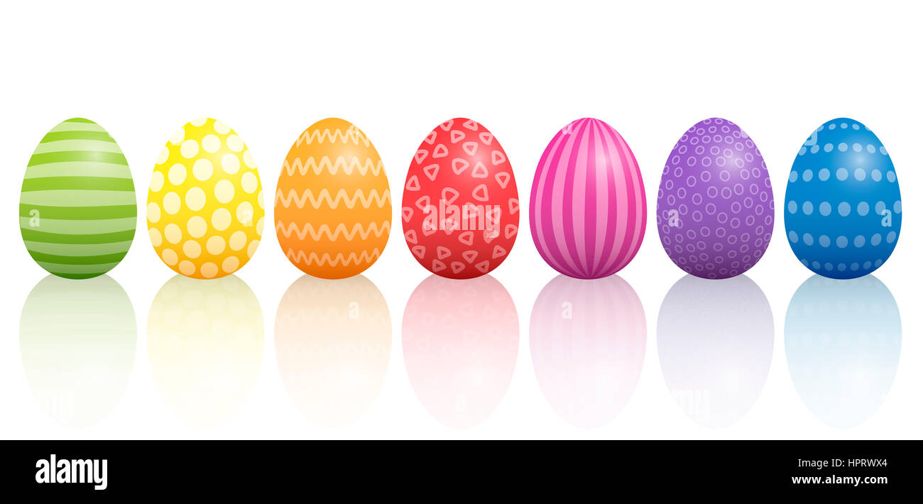 Le uova di pasqua schierate con colori e motivi diversi. Foto Stock