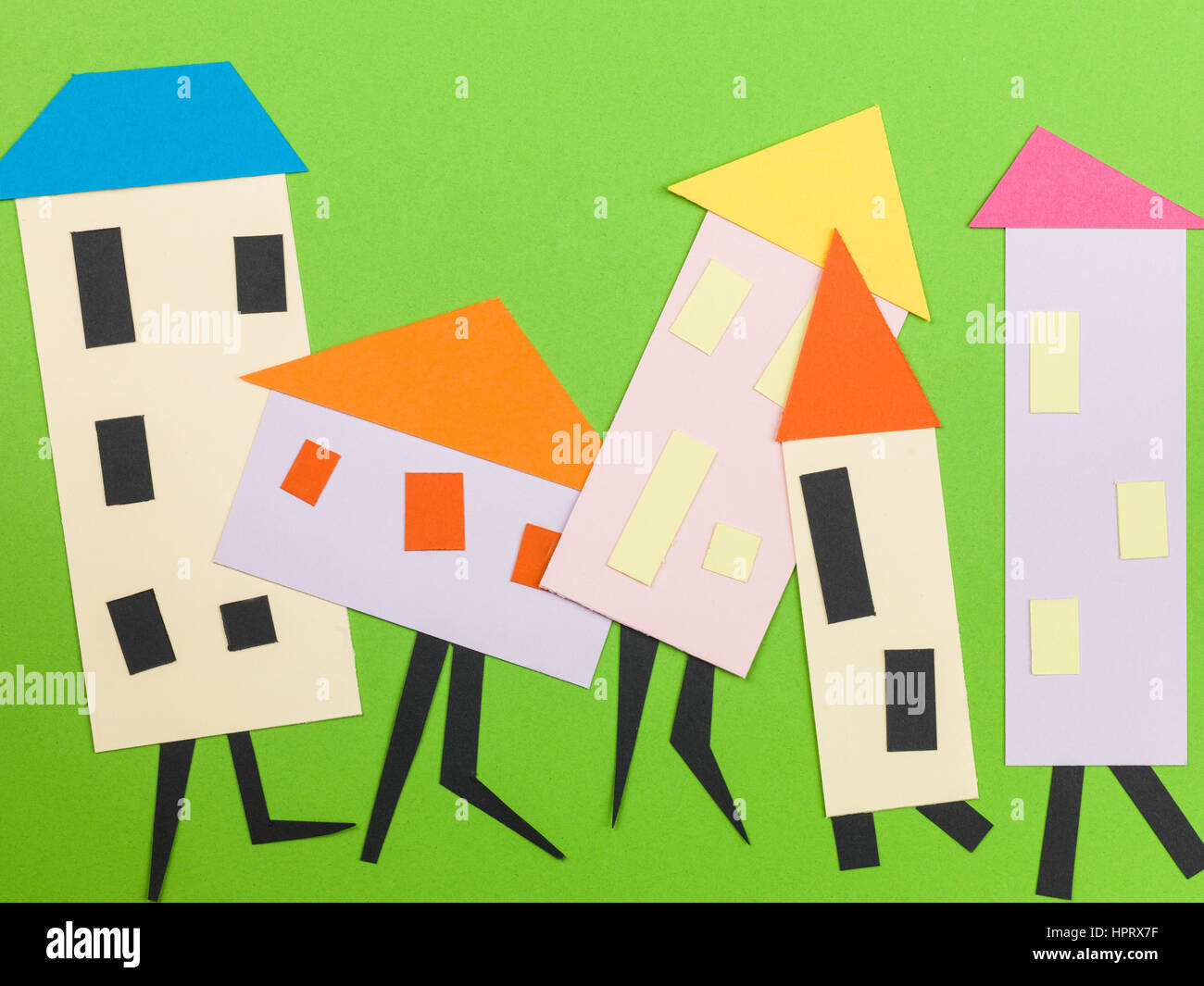 Case mobili o a piedi in un difficile mercato finanziario sul muoversi in esecuzione di austerità o di collasso economico BREXIT insicurezza di migrazione Foto Stock