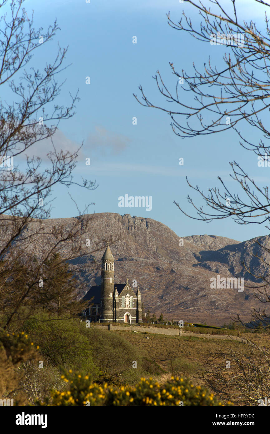 La Torre rotonda di Dunlewey Chiesa cattolica del Sacro cuore, Donegal, Irlanda Foto Stock