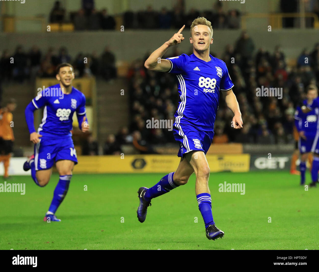 Birmingham City's Maikel Kieftenbeld punteggio celebra il suo lato del primo obiettivo durante il cielo di scommessa match del campionato a Molineux, Wolverhampton. Foto Stock