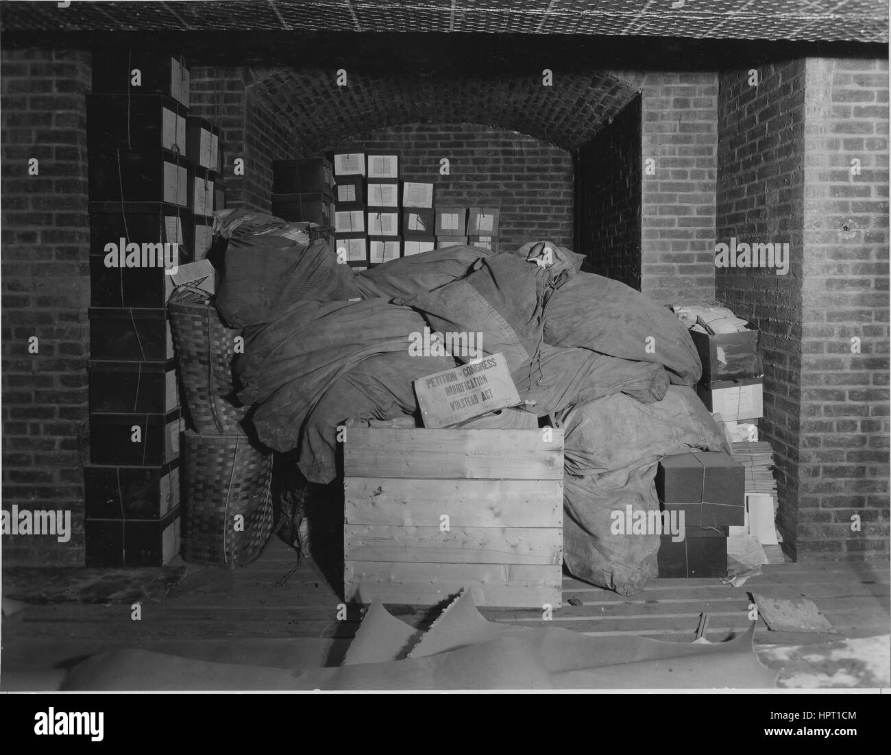 Sala B125 della vecchia casa ufficio edificio, che conteneva i record del governo prima della loro adesione all'Archivio Nazionale, Washington DC, 13 maggio 1937. Foto Stock