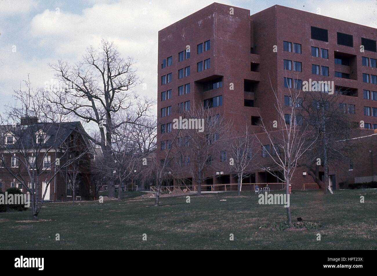 Alta densità abitativa nel Bronx, New York, New York, 1975. Foto Stock