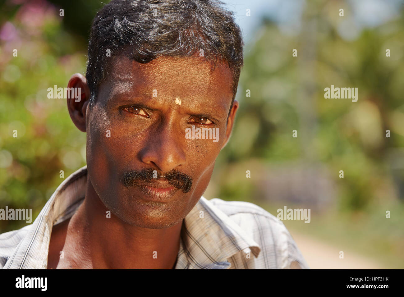 Ritratto di uomo dallo Sri Lanka - messa a fuoco selettiva Foto Stock