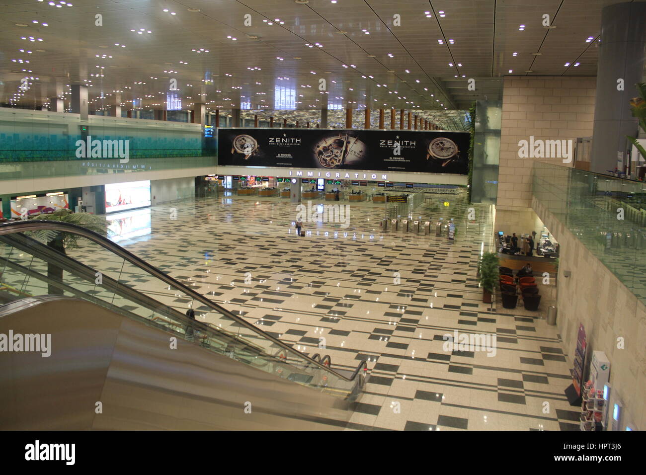 Banchi di immigrazione nell'Aeroporto Changi di Singapore Foto Stock
