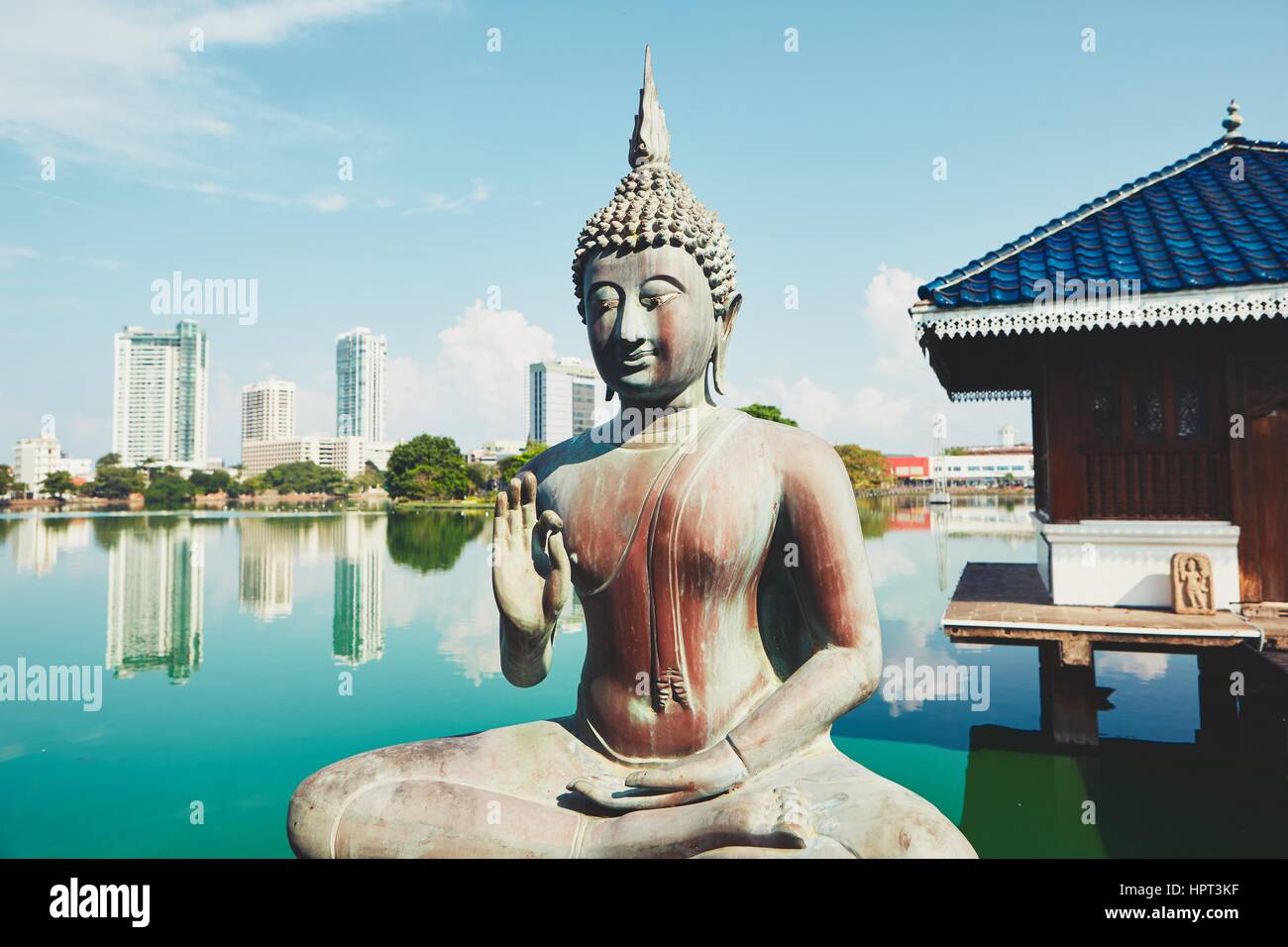 Tempio buddhisti in Colombo. Il Seema Malaka tempio - Gangaramaya. Lo Sri Lanka. Foto Stock