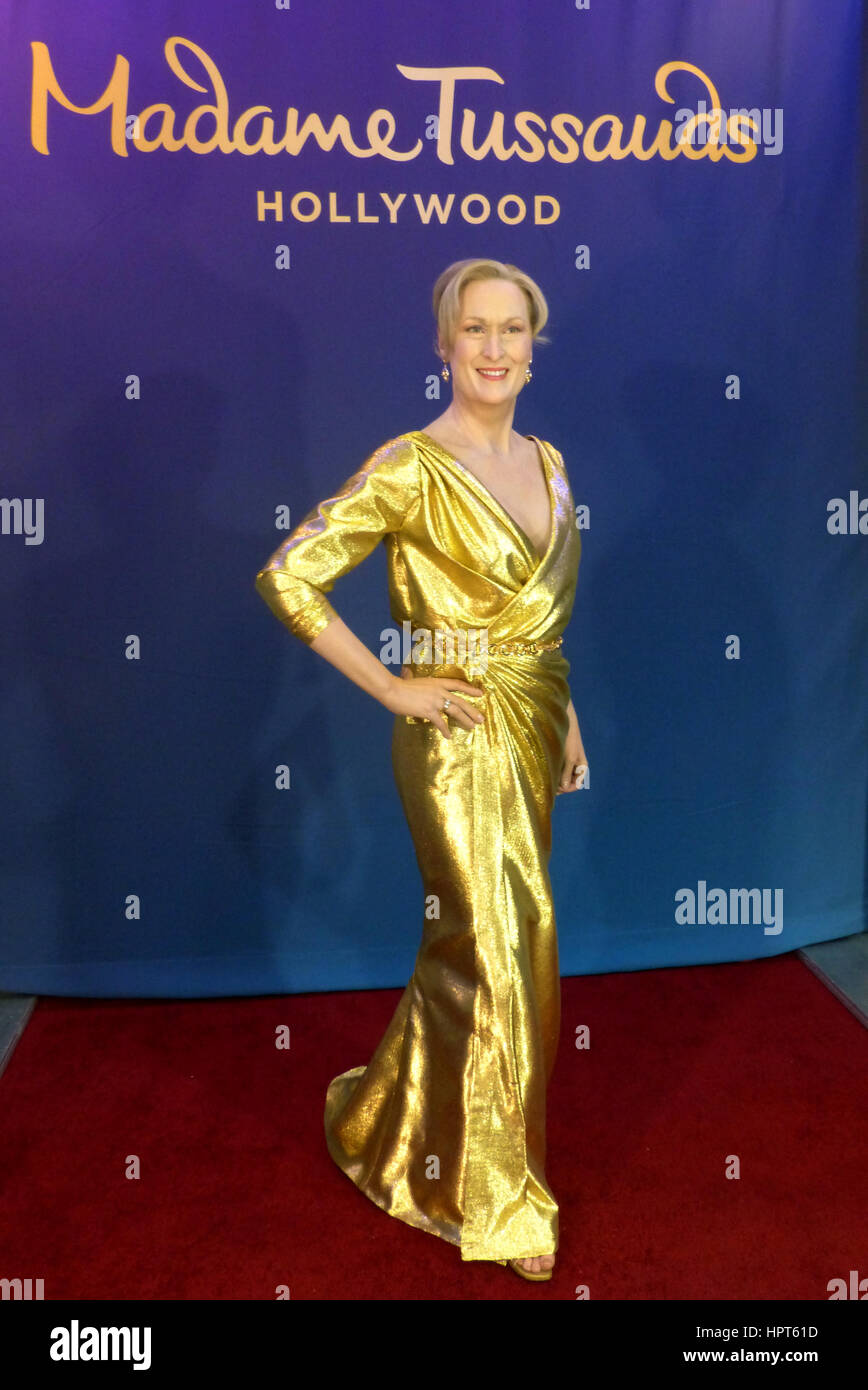 Hollywood Los Angeles, noi. Il 23 febbraio, 2017. La cera figura di attrice Meryl Streep può essere visto al museo delle cere 'Madame Tussauds' in Hollywood, Los Angeles, USA, 23 febbraio 2017. In tempo per l'Oscar, la cera Meryl Streep riceve un vestito nuovo - un golden ricreazione del vestito Streep indossò durante la cerimonia Oscar nel 2012. Foto: Barbara Munker/dpa/Alamy Live News Foto Stock