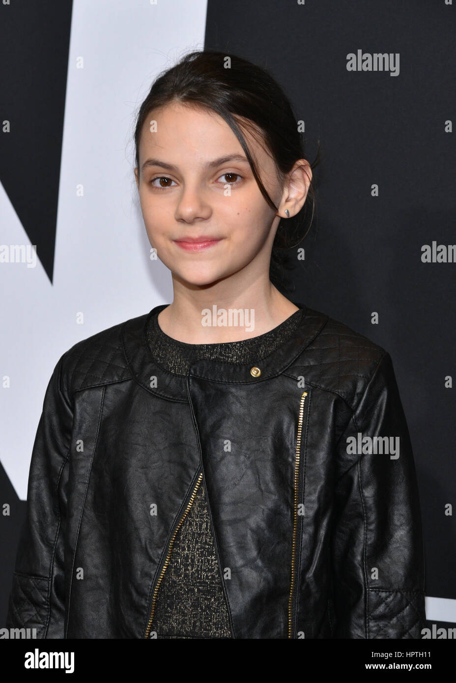 New York, Stati Uniti d'America. 24 feb 2017. Dafne Keen assiste il "Logan" New York speciale proiezione al Rose Theatre, Jazz al Lincoln Center il 24 febbraio 2017 nella città di New York. Credito: Erik Pendzich/Alamy Live News Foto Stock