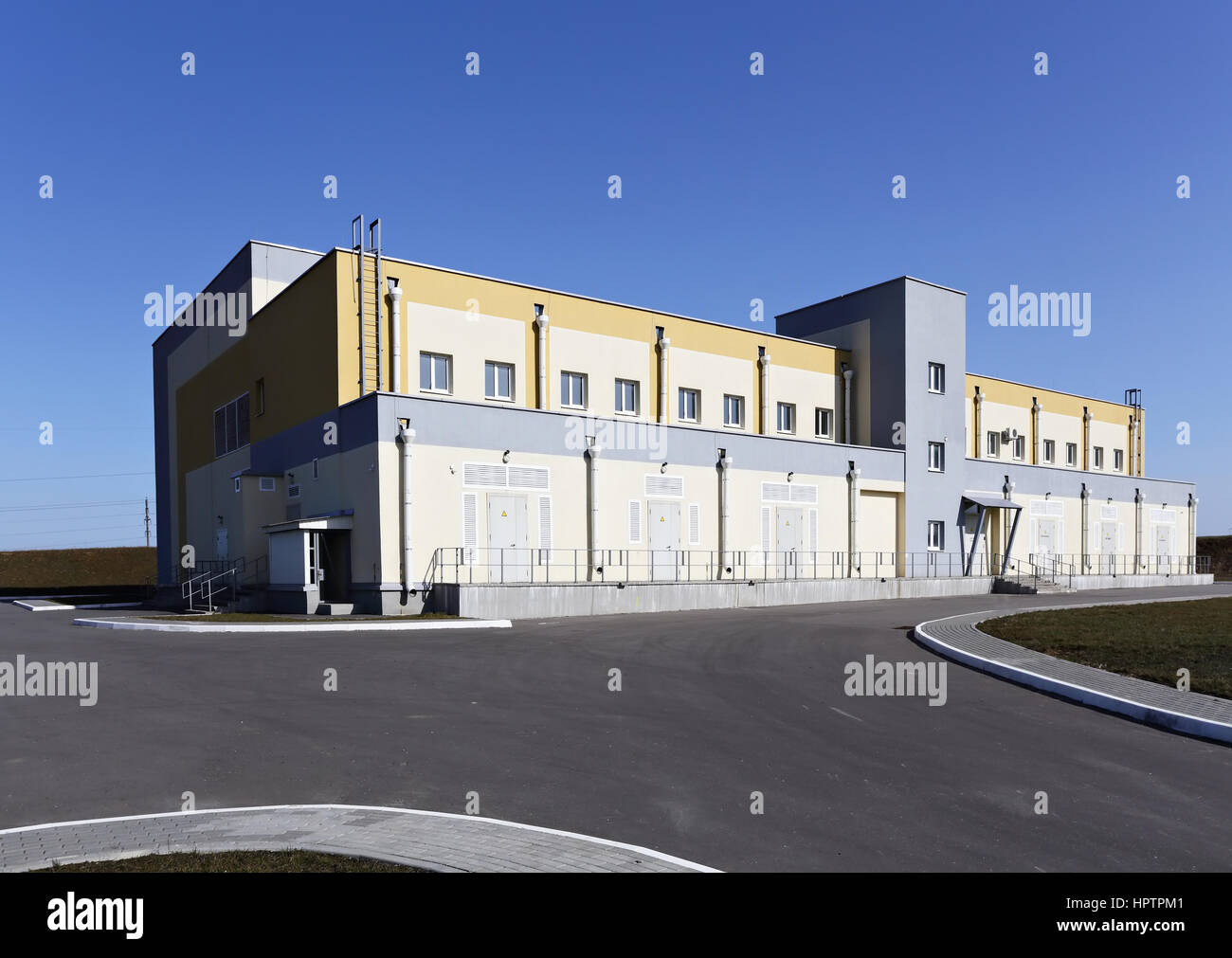 Tipo chiuso impianto di alimentazione edificio vista generale Foto Stock