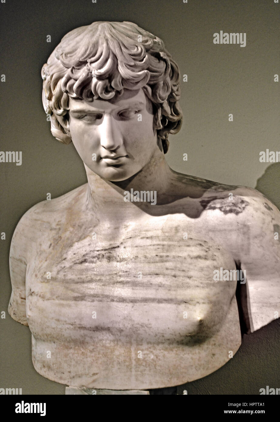 Busto di Antinoo, 130 - 140 d.c. da Roma, ( su ordine dell'Imperatore Adriano, ritratti della bellissima gioventù Antinoo sono stati distribuiti in tutta l'impero dopo la sua morte. ) Foto Stock