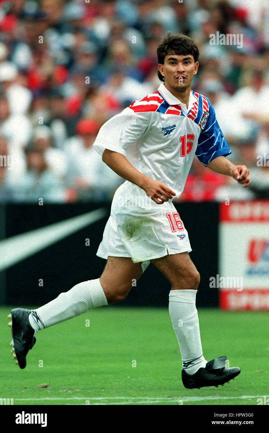 Julio enciso calcio immagini e fotografie stock ad alta risoluzione - Alamy